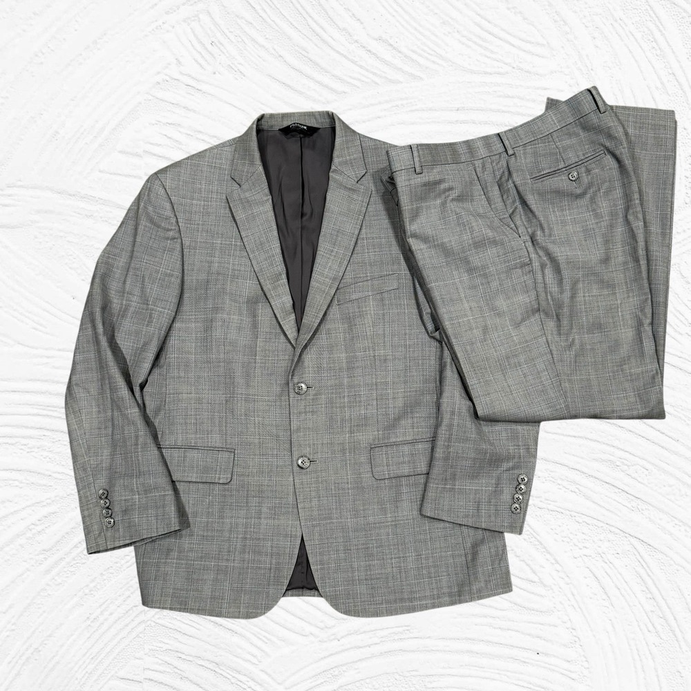 Jos A Bank Traveler Suit 42R 36X30 Windowpane Tailored Fit Gray 2 BTN
